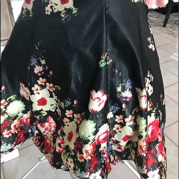 Rachel Allen 2pc. Gown beads/floral print - Picture 7 of 7